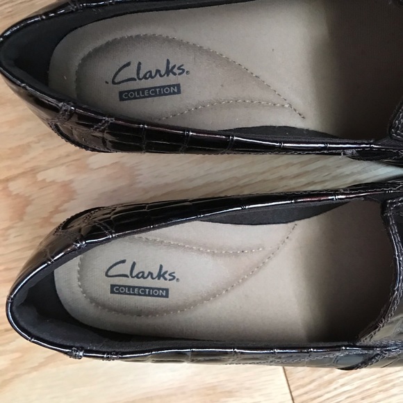 Clarks snake skin burgundy loafers - Picture 2 of 5